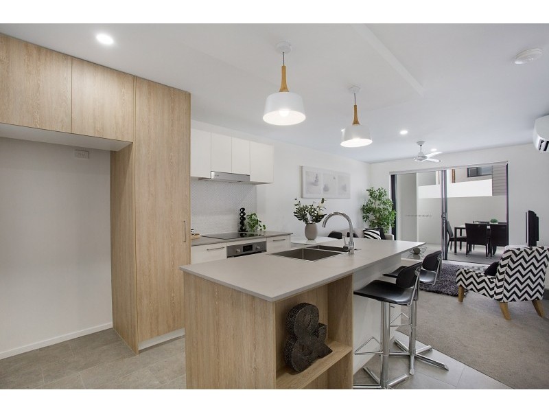 140 Ridgeway Avenue, Southport QLD 4215