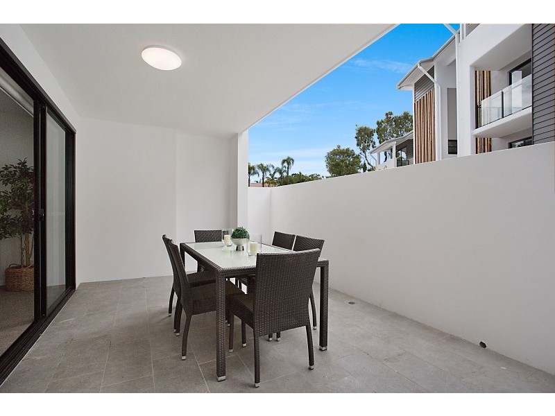 140 Ridgeway Avenue, Southport QLD 4215