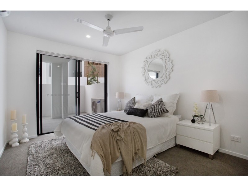 140 Ridgeway Avenue, Southport QLD 4215
