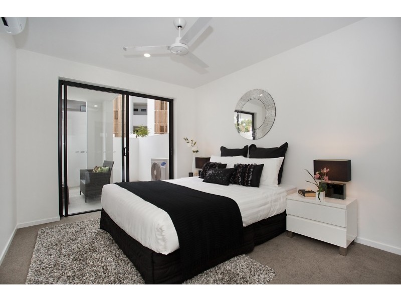 140 Ridgeway Avenue, Southport QLD 4215