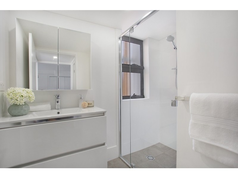 140 Ridgeway Avenue, Southport QLD 4215