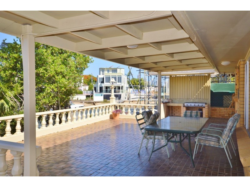 13 The Lido, Isle Of Capri QLD 4217