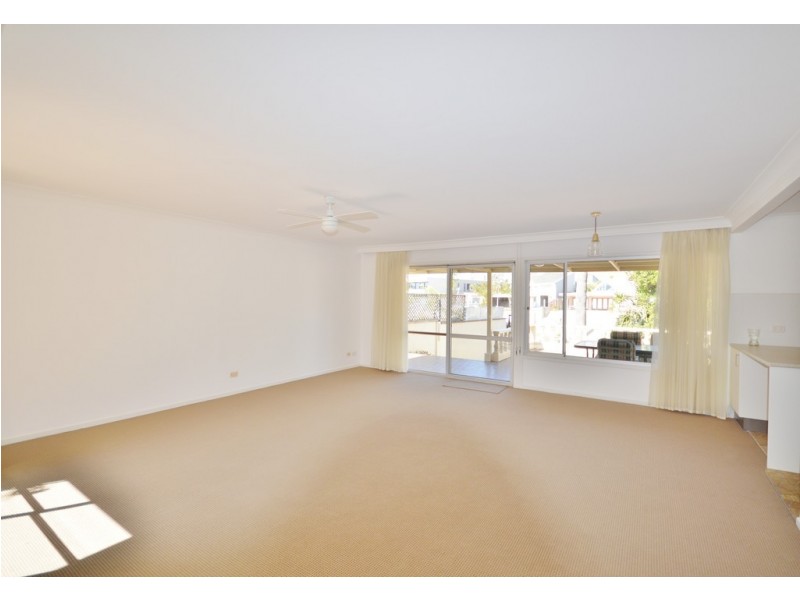 13 The Lido, Isle Of Capri QLD 4217