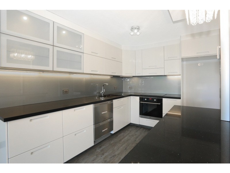 11/22 Jennifer Avenue, Runaway Bay QLD 4216