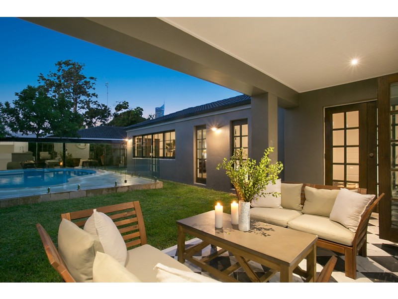 39 Salerno Street, Isle Of Capri QLD 4217