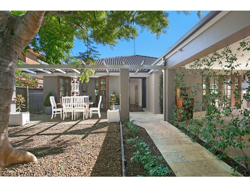 39 Salerno Street, Isle Of Capri QLD 4217