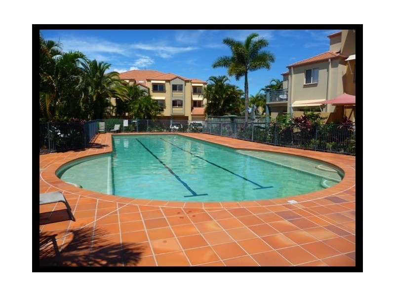 13/82-86 Limetree Parade, Runaway Bay QLD 4216