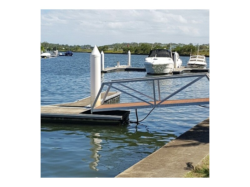 13/82-86 Limetree Parade, Runaway Bay QLD 4216