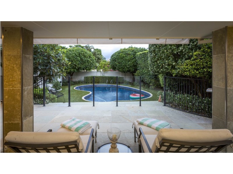 116 Commodore Drive, Paradise Waters QLD 4217