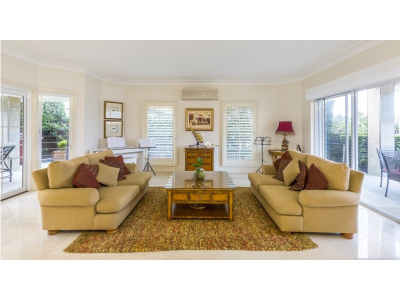 116 Commodore Drive, Paradise Waters QLD 4217