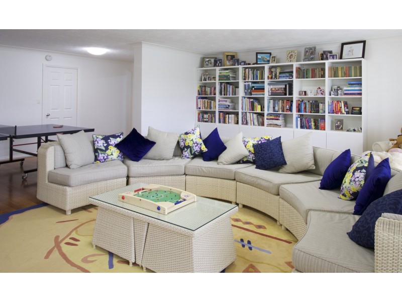 116 Commodore Drive, Paradise Waters QLD 4217