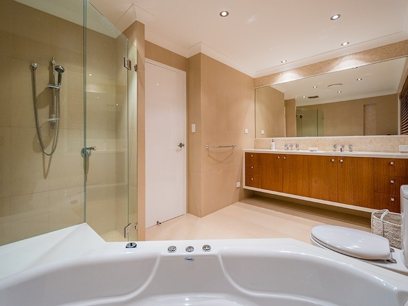 18 Gibraltar Drive, Isle Of Capri QLD 4217