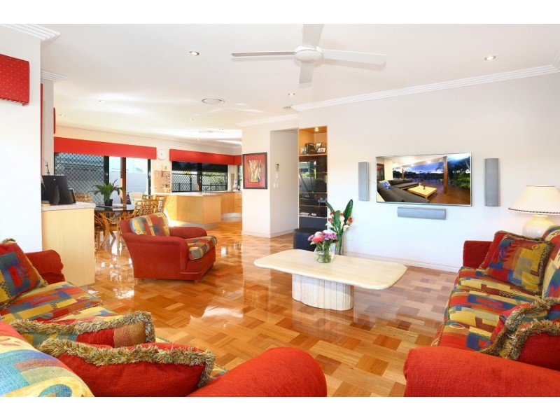 10 Smugglers Place, Runaway Bay QLD 4216