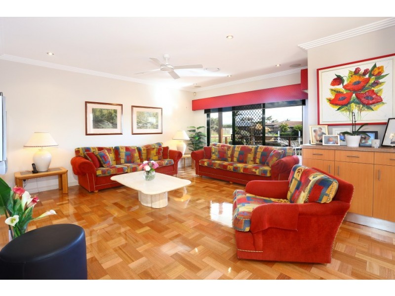 10 Smugglers Place, Runaway Bay QLD 4216
