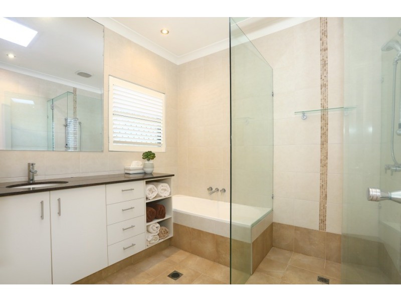 10 Smugglers Place, Runaway Bay QLD 4216