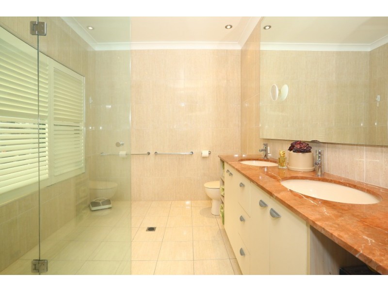 10 Smugglers Place, Runaway Bay QLD 4216