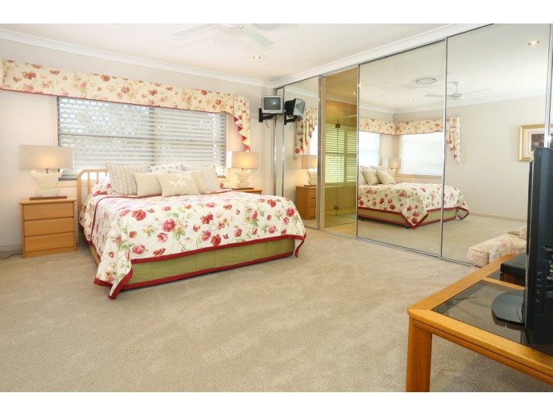10 Smugglers Place, Runaway Bay QLD 4216