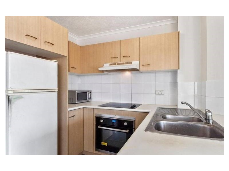 19/3 Anembo Street, Chevron Island QLD 4217