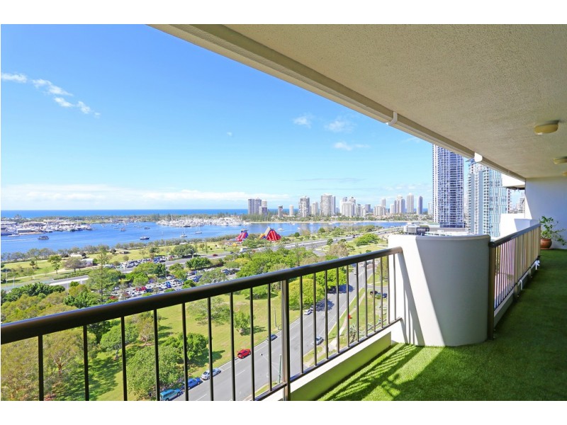 15F ‘Huntington’ 10 Marine Parade, Southport QLD 4215