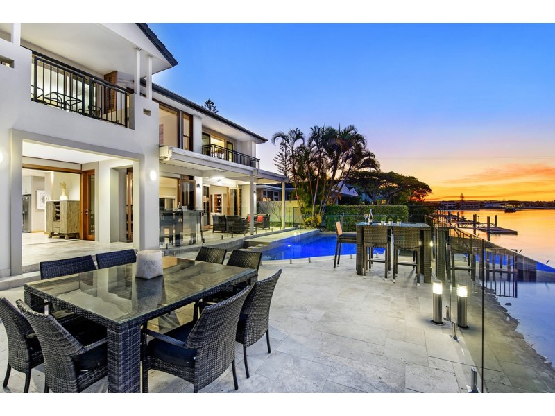 19 Naples Avenue, Isle Of Capri QLD 4217