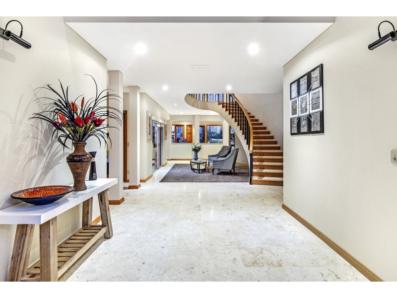 19 Naples Avenue, Isle Of Capri QLD 4217