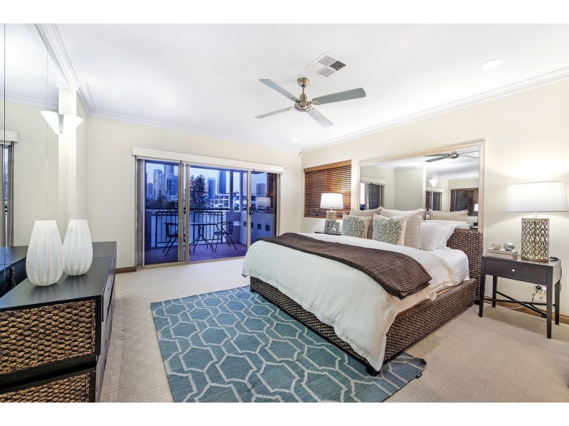 19 Naples Avenue, Isle Of Capri QLD 4217