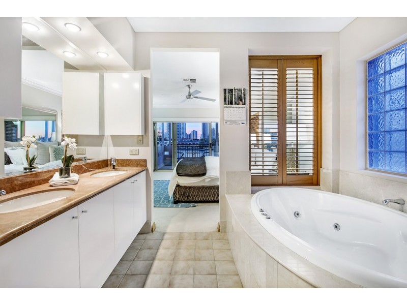 19 Naples Avenue, Isle Of Capri QLD 4217