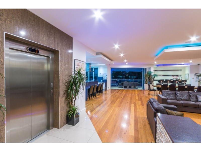 67 Commodore Drive, Paradise Waters QLD 4217