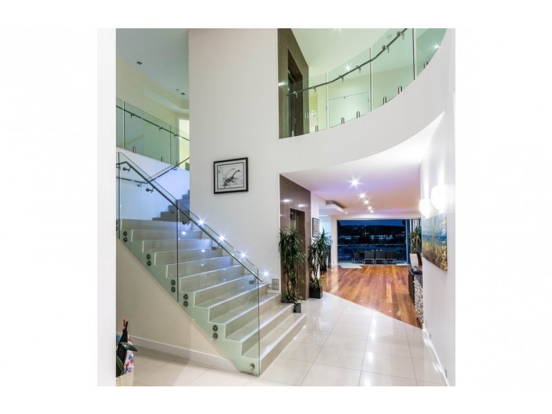 67 Commodore Drive, Paradise Waters QLD 4217