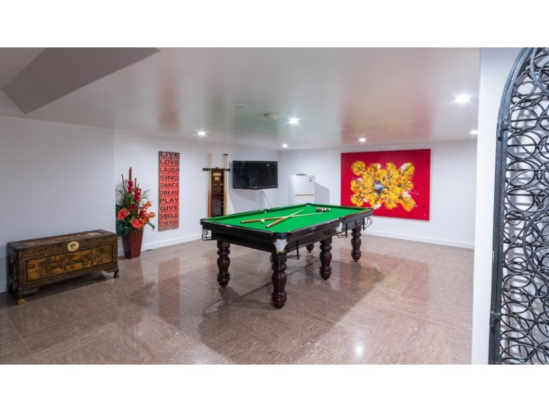 67 Commodore Drive, Paradise Waters QLD 4217