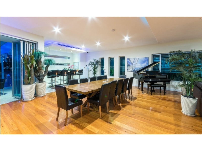 67 Commodore Drive, Paradise Waters QLD 4217