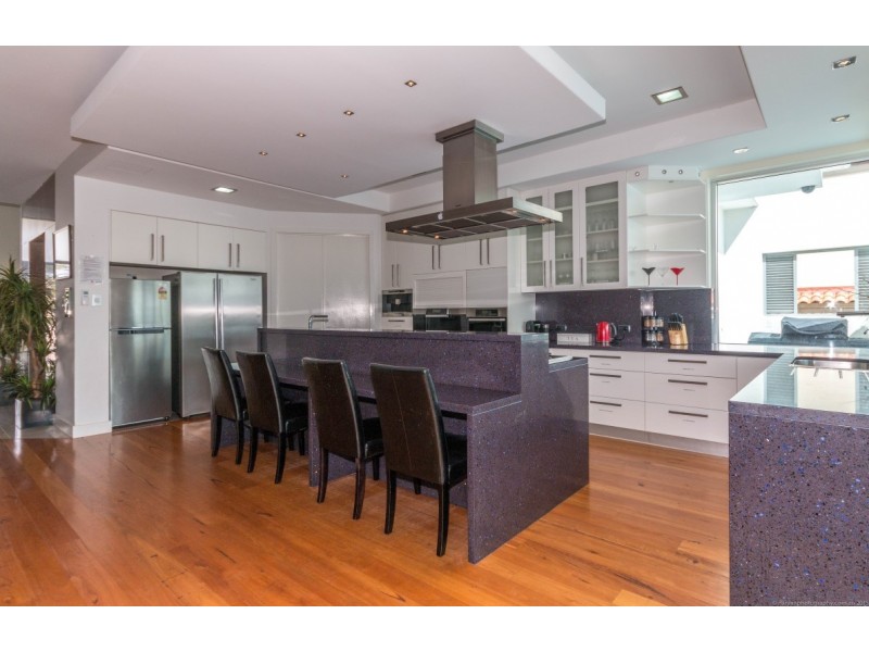 67 Commodore Drive, Paradise Waters QLD 4217