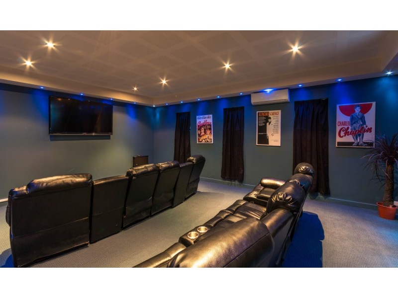 67 Commodore Drive, Paradise Waters QLD 4217