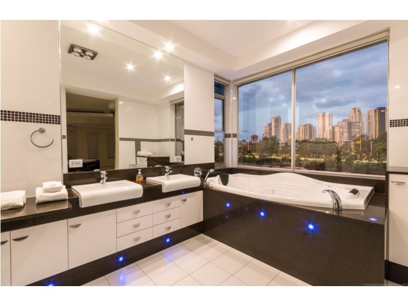 67 Commodore Drive, Paradise Waters QLD 4217