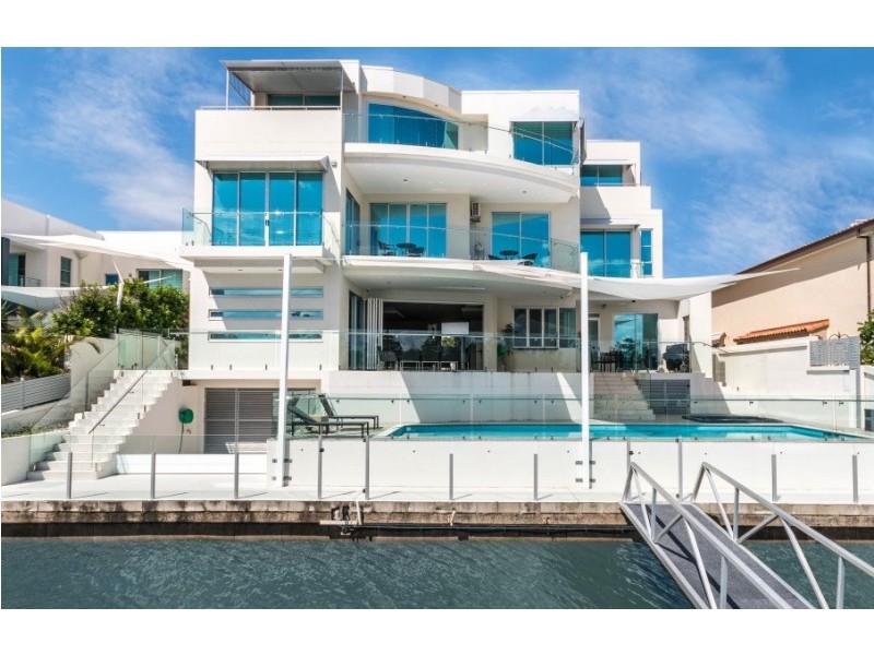 67 Commodore Drive, Paradise Waters QLD 4217