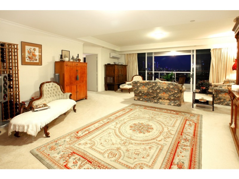 64/75 ‘Rivage Royale’ Brighton Parade, Southport QLD 4215