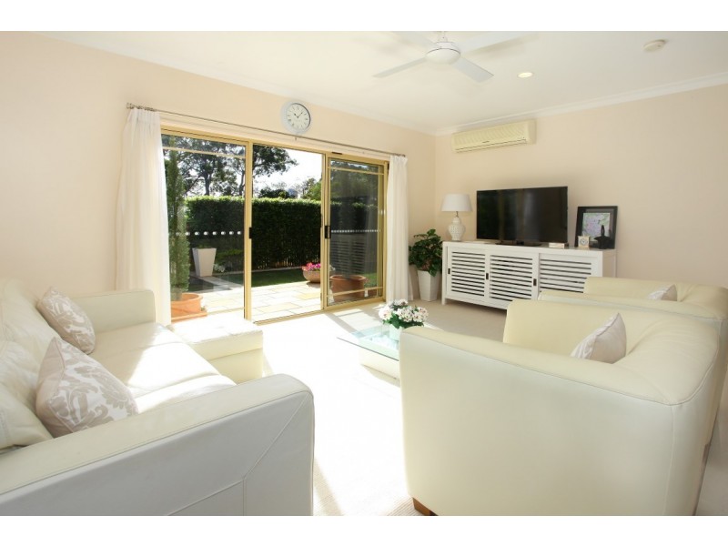 1/18 Charlton Street, Southport QLD 4215