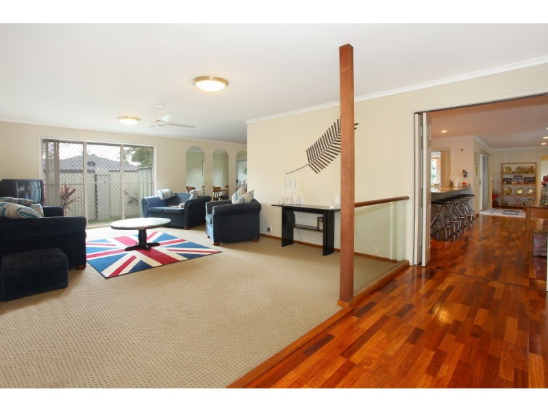 9 Mackay Close, Sorrento QLD 4217