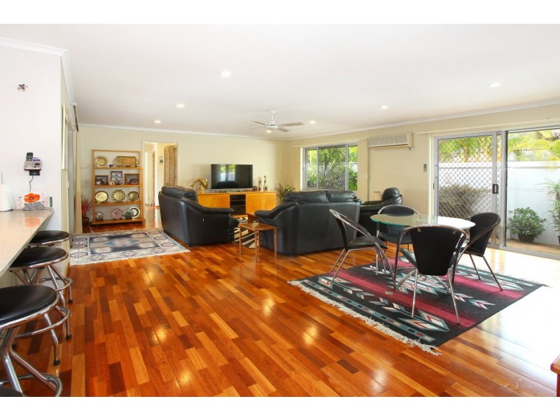 9 Mackay Close, Sorrento QLD 4217