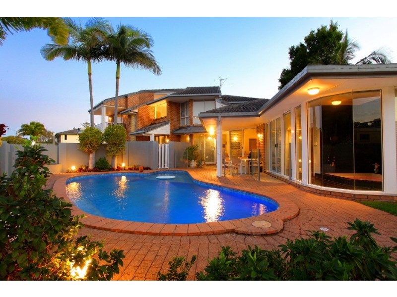 2 Biggs Place, Southport QLD 4215