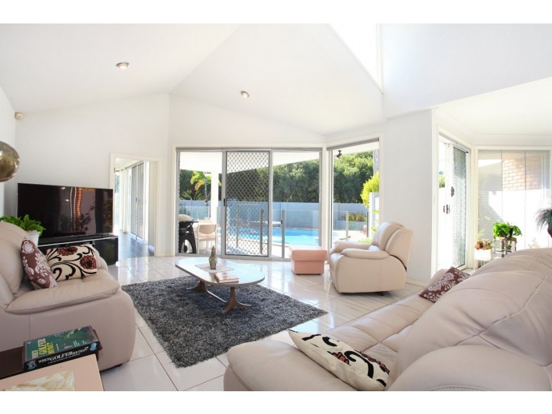 2 Biggs Place, Southport QLD 4215