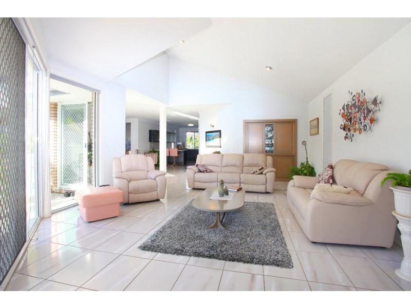 2 Biggs Place, Southport QLD 4215