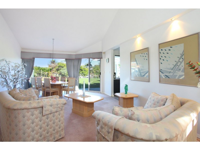 2 Biggs Place, Southport QLD 4215