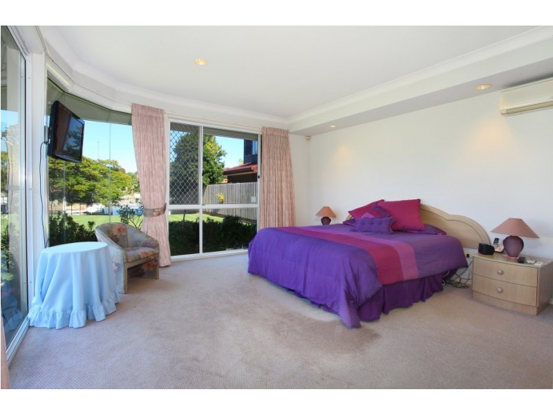 2 Biggs Place, Southport QLD 4215