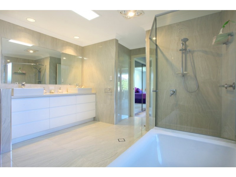 2 Biggs Place, Southport QLD 4215