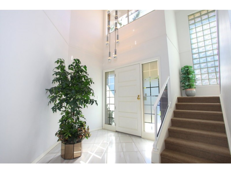 2 Biggs Place, Southport QLD 4215