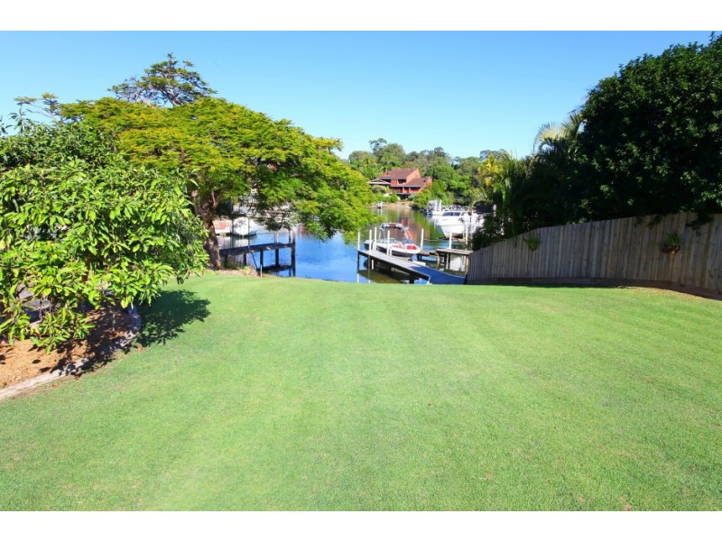 2 Biggs Place, Southport QLD 4215