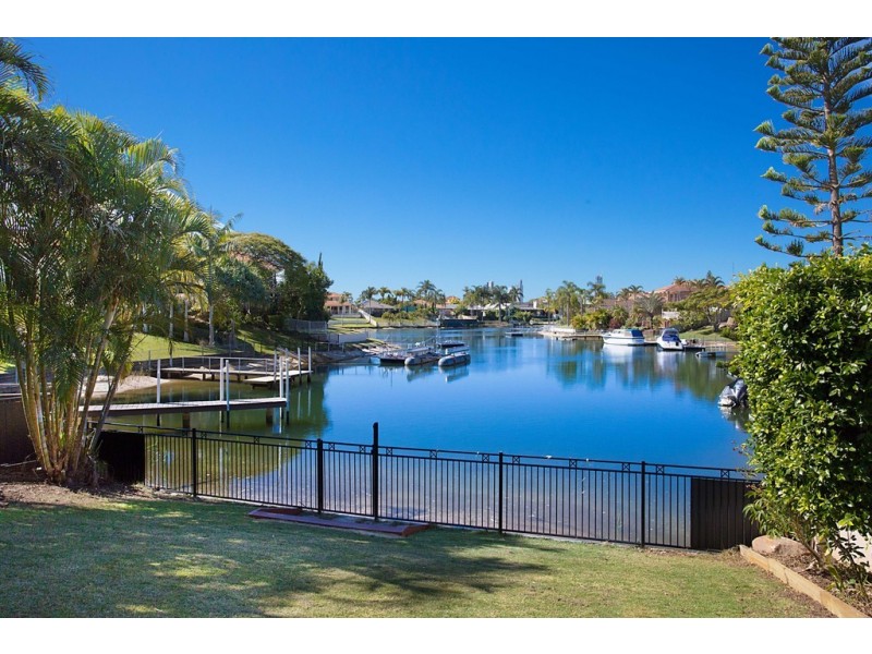 30 Edinburgh Rd, Benowa Waters QLD 4217