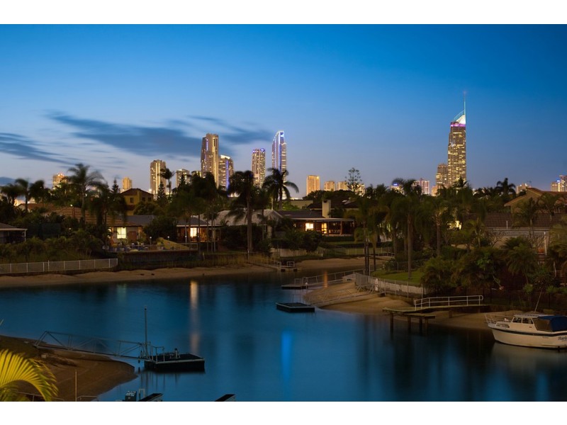 30 Edinburgh Rd, Benowa Waters QLD 4217