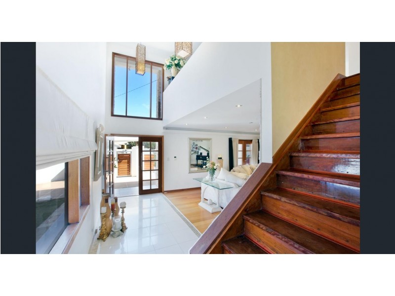24 Lakeside Avenue, Broadbeach Waters QLD 4218